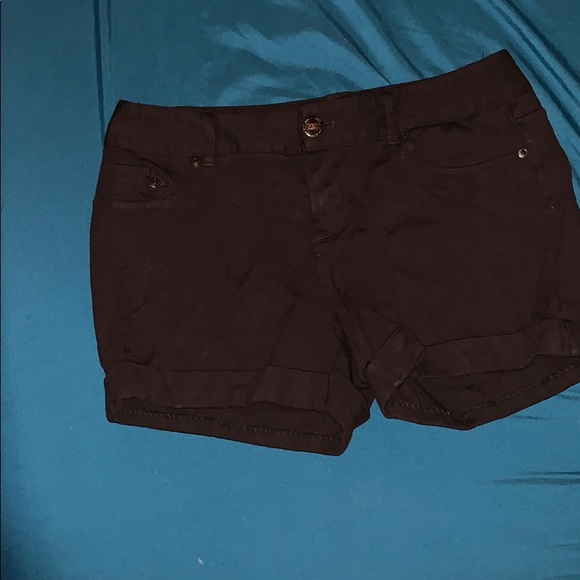 Black shorts - Picture 1 of 3